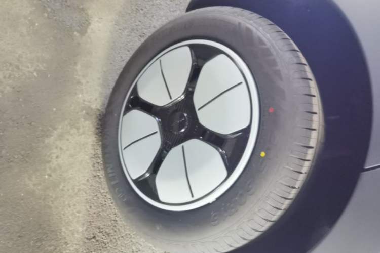 Used Geely Galaxy Geome 2025 310km Youth Edition Right Rear Wheel Hub
