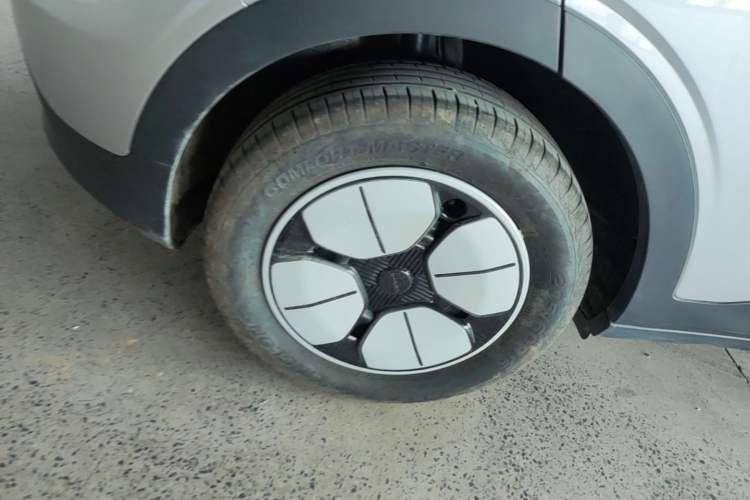 Used Geely Galaxy Geome 2025 310km Youth Edition Right Rear Wheel Hub