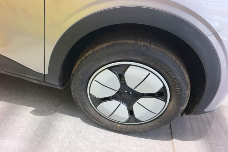 Used Geely Galaxy Geome 2025 310km Youth Edition Right Rear Wheel Hub