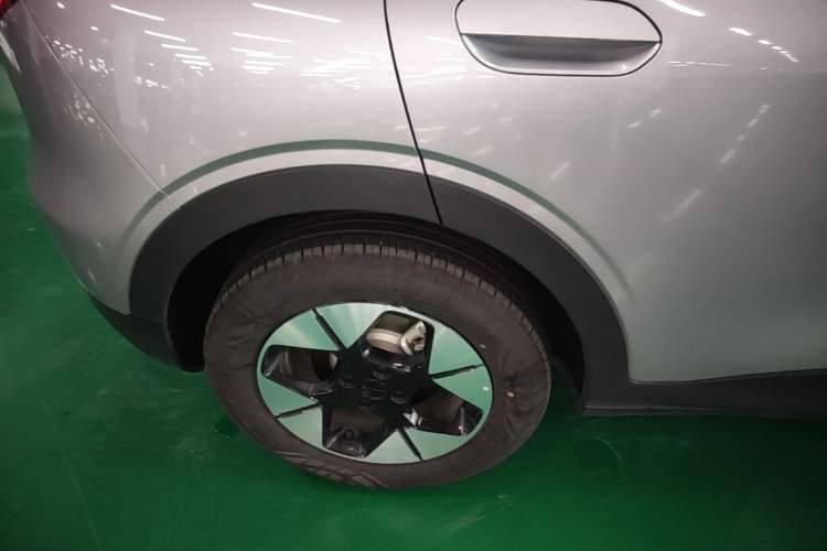 Used Geely Galaxy Geome 2025 410 km Free Version Right Rear Wheel Hub