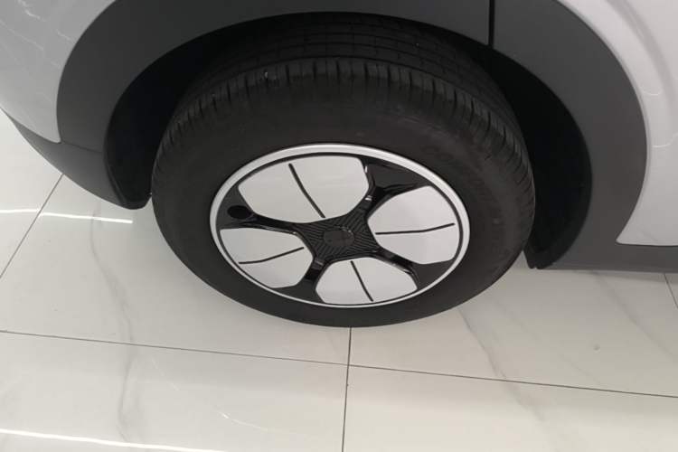Used Geely Galaxy Geome 2025 310km Youth Edition Right Rear Wheel Hub