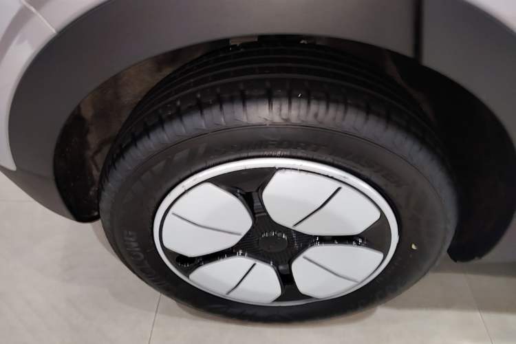 Used Geely Galaxy Geome 2025 310km Youth Edition Right Rear Wheel Hub
