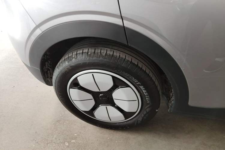 Used Geely Galaxy Geome 2025 310km Youth Edition Right Rear Wheel Hub