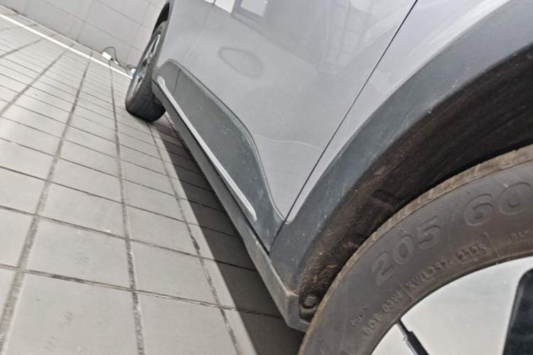 Used Geely Galaxy Geome 2025 UP 410km Exploration Edition Right Side Sill