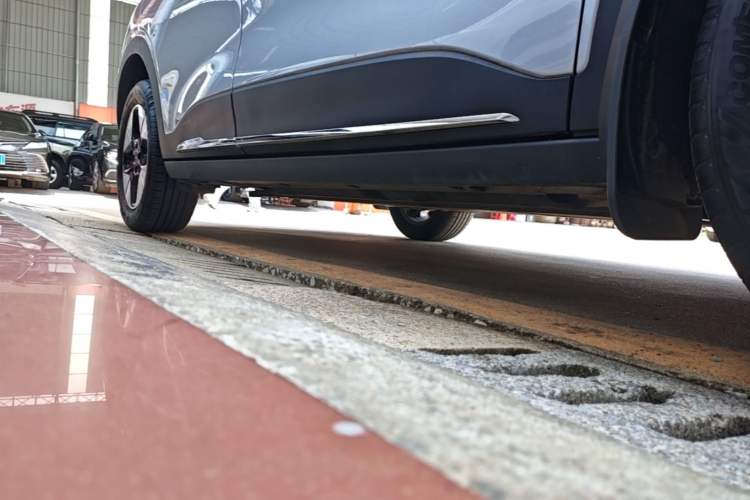 Used Geely Galaxy Geome 2025 UP 410km Exploration Edition Right Side Sill