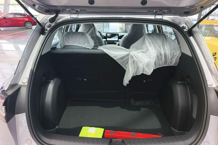 Used Geely Galaxy Geome 2025 310km Youth Edition Trunk