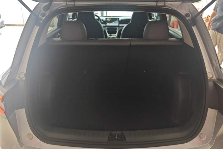 Used Geely Galaxy Geome 2025 310km Youth Edition Trunk