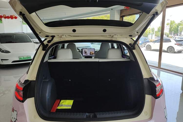 Used Geely Galaxy Geome 2025 UP 410km Exploration Edition Trunk