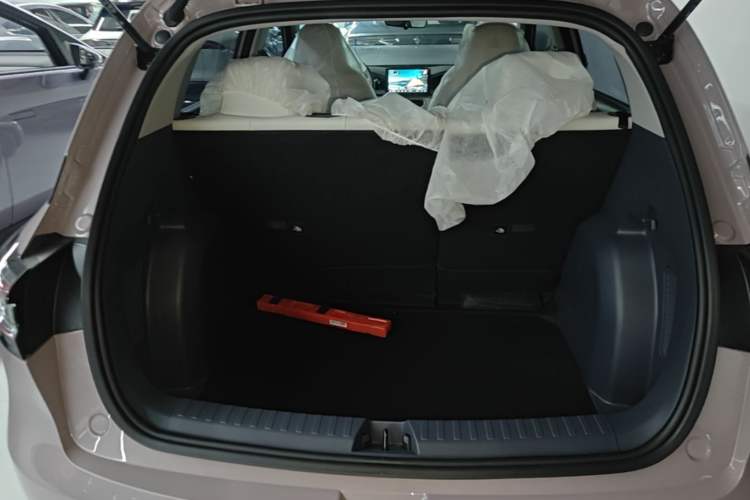 Used Geely Galaxy Geome 2025 310km Youth Edition Trunk