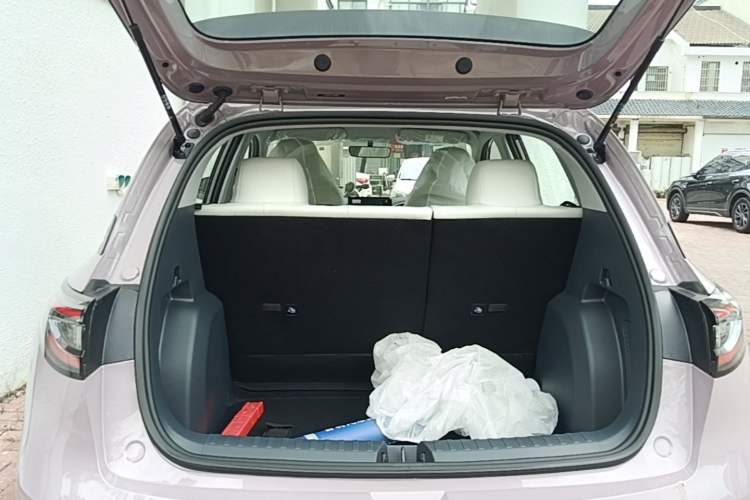 Used Geely Galaxy Geome 2025 310km Youth Edition Trunk