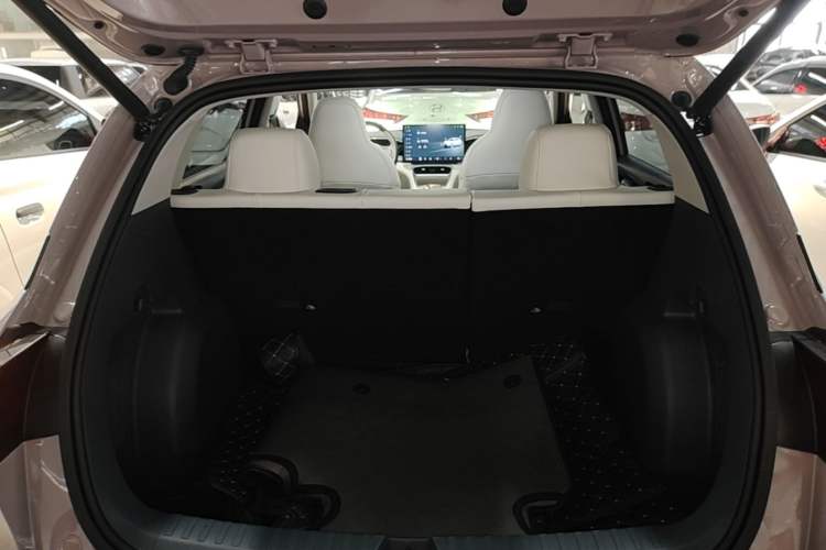 Used Geely Galaxy Geome 2025 UP 410km Exploration Edition Trunk