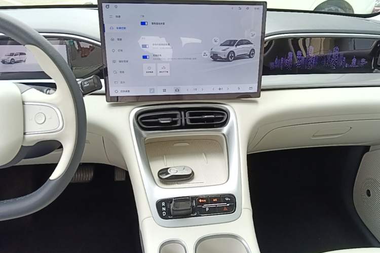 Used Geely Galaxy Geome 2025 UP 410km Exploration+ Edition Audio And AC Panel
