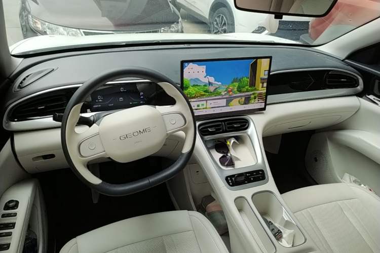 Used Geely Galaxy Geome 2025 UP 410km Exploration Edition Center Console