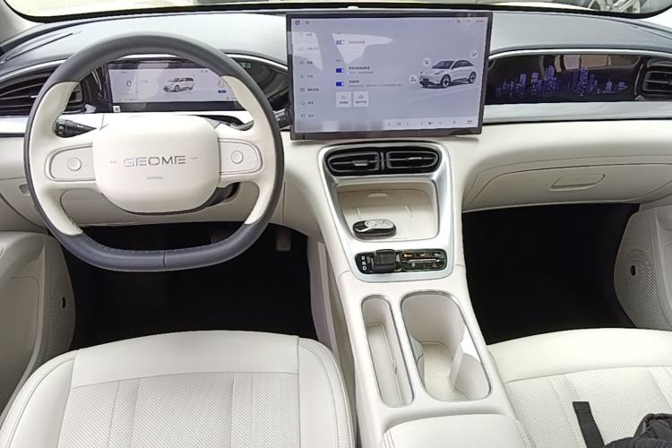 Used Geely Galaxy Geome 2025 UP 410km Exploration+ Edition Center Console