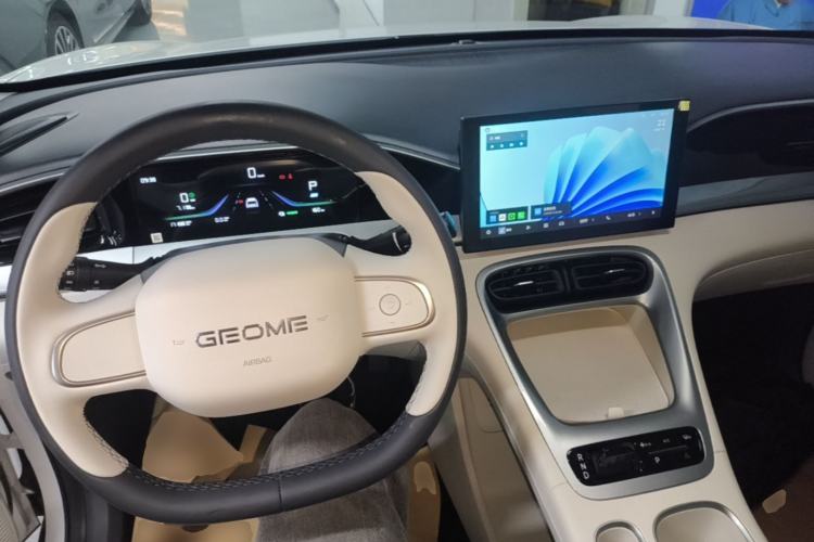 Used Geely Galaxy Geome 2025 310km Youth Edition Center Console