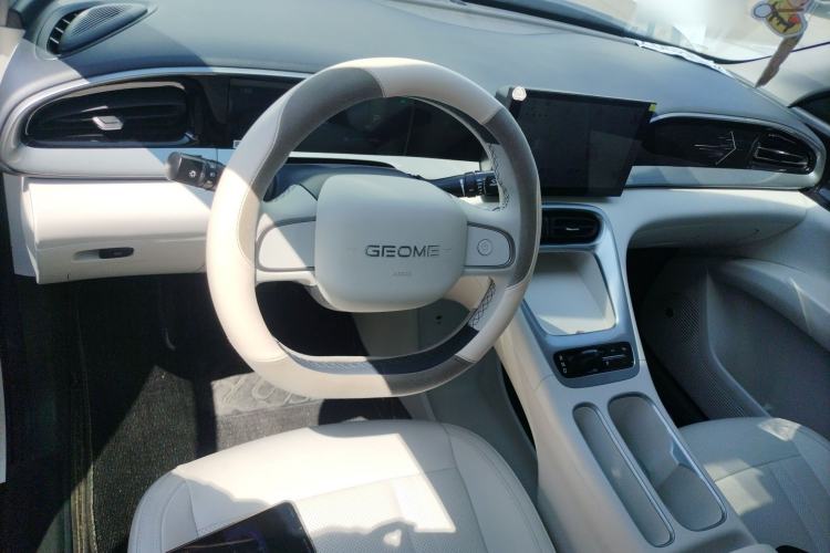Used Geely Galaxy Geome 2025 310km Youth Edition Center Console