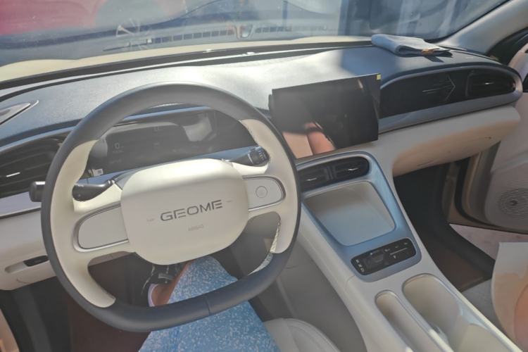 Used Geely Galaxy Geome 2025 310km Youth Edition Center Console