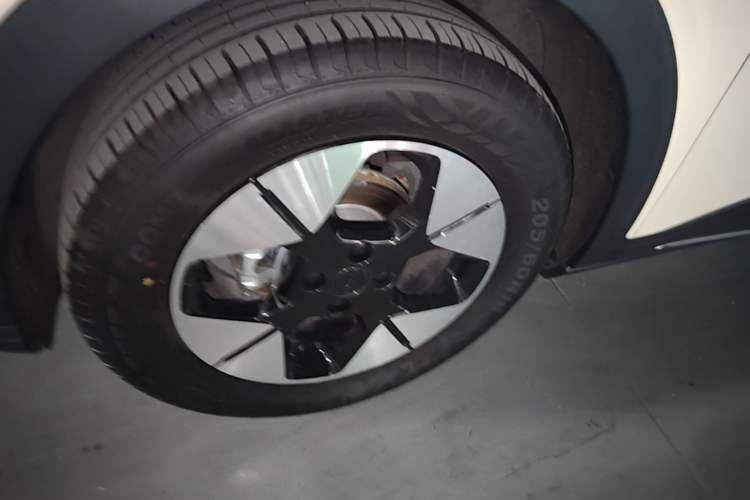 Used Geely Galaxy Geome 2025 UP 410km Exploration Edition Exterior 4