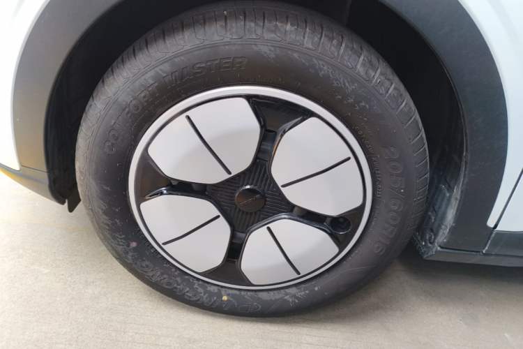 Used Geely Galaxy Geome 2025 310km Youth Edition Exterior 4