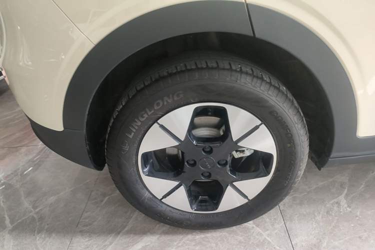 Used Geely Galaxy Geome 2025 UP 410km Exploration Edition Exterior 5