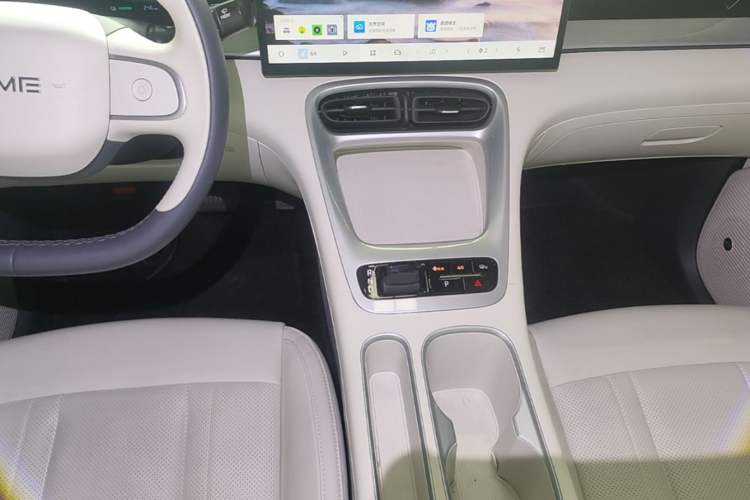 Used Geely Galaxy Geome 2025 UP 410km Exploration Edition Gear Lever
