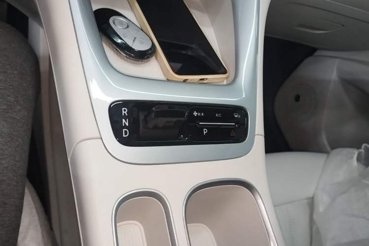 Used Geely Galaxy Geome 2025 410 km Free Version Gear Lever