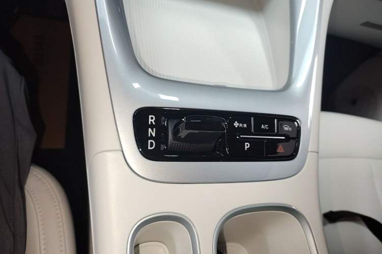 Used Geely Galaxy Geome 2025 310km Youth Edition Gear Lever