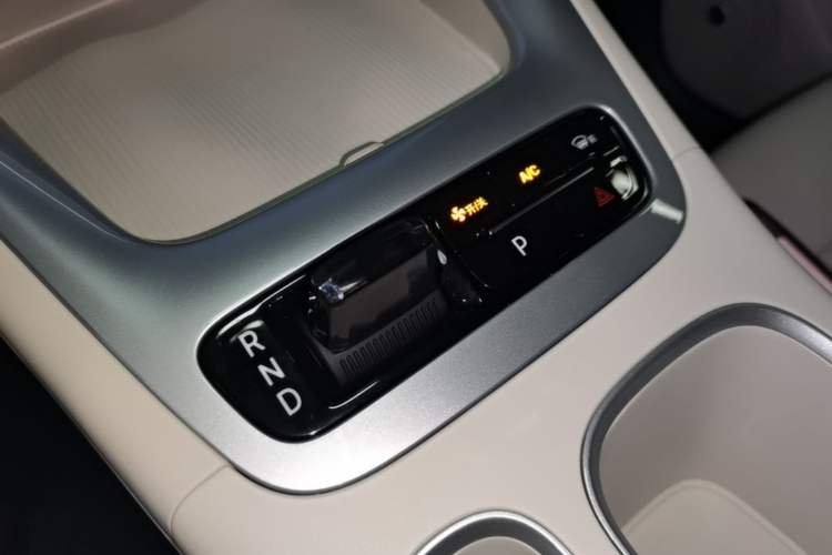 Used Geely Galaxy Geome 2025 UP 410km Exploration Edition Gear Lever