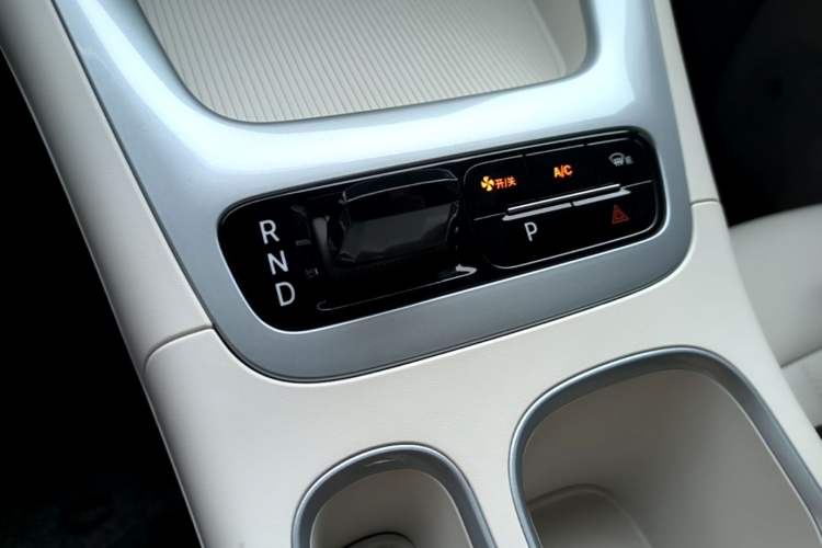 Used Geely Galaxy Geome 2025 UP 410km Exploration Edition Gear Lever