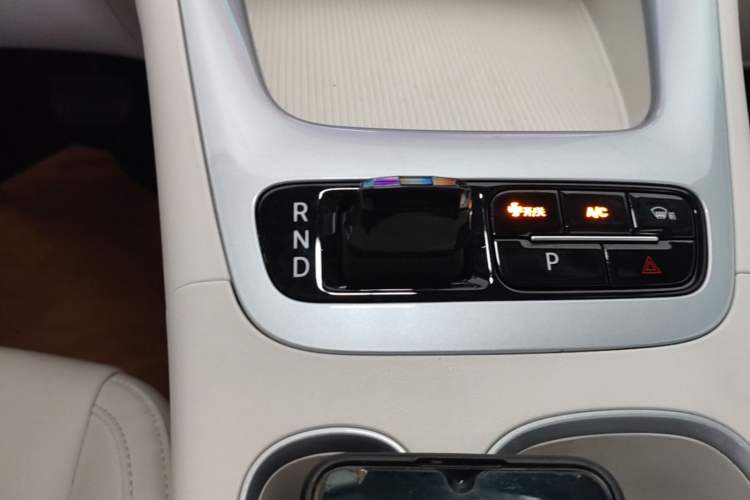 Used Geely Galaxy Geome 2025 UP 410km Exploration Edition Gear Lever
