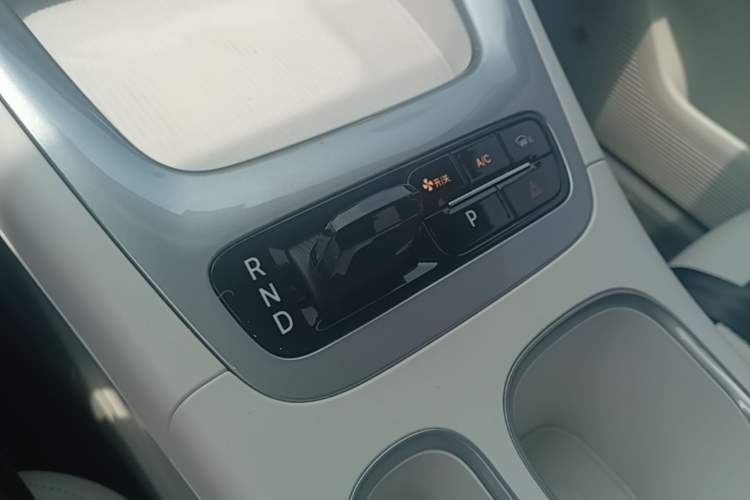 Used Geely Galaxy Geome 2025 310km Youth Edition Gear Lever