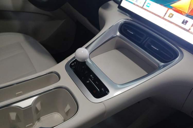 Used Geely Galaxy Geome 2025 310km Youth Edition Gear Lever