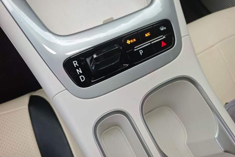 Used Geely Galaxy Geome 2025 UP 410km Exploration Edition Gear Lever