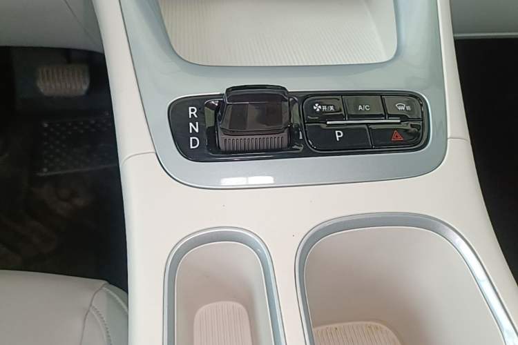 Used Geely Galaxy Geome 2025 UP 410km Exploration Edition Gear Lever