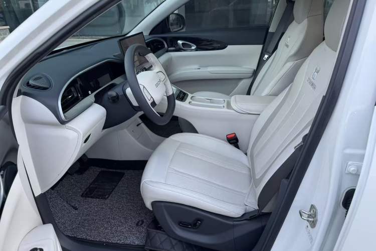 Used Geely Galaxy Geome 2025 UP 410km Exploration Edition Interior 5