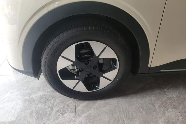 Used Geely Galaxy Geome 2025 UP 410km Exploration Edition Left Front Wheel Hub
