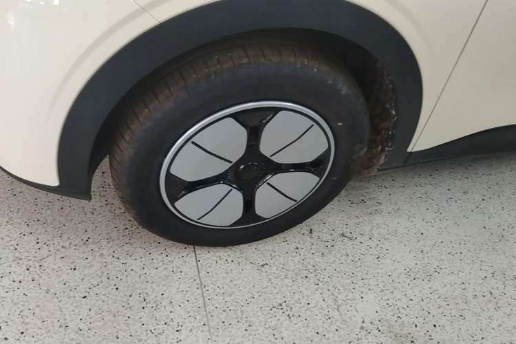 Used Geely Galaxy Geome 2025 410 km Free Version Left Front Wheel Hub