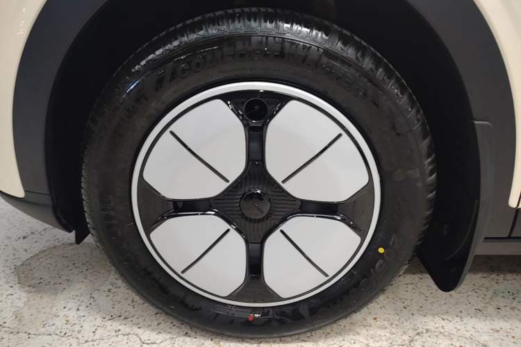 Used Geely Galaxy Geome 2025 310km Youth Edition Left Front Wheel Hub