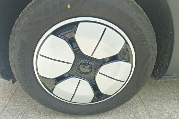 Used Geely Galaxy Geome 2025 310km Youth Edition Left Front Wheel Hub