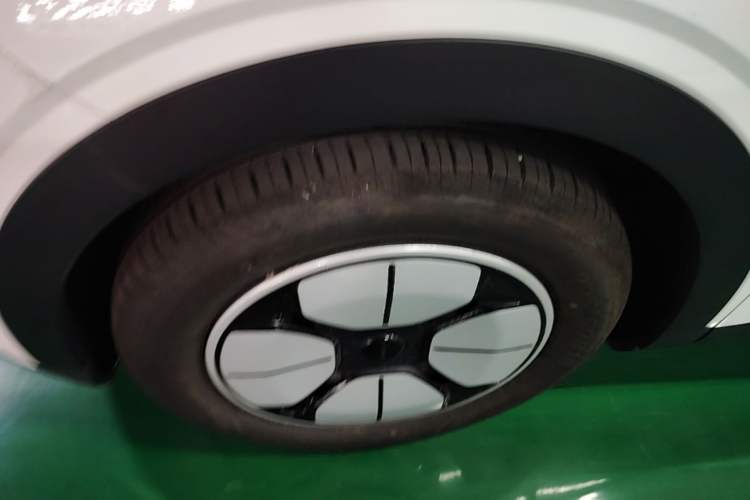 Used Geely Galaxy Geome 2025 310km Youth Edition Left Front Wheel Hub