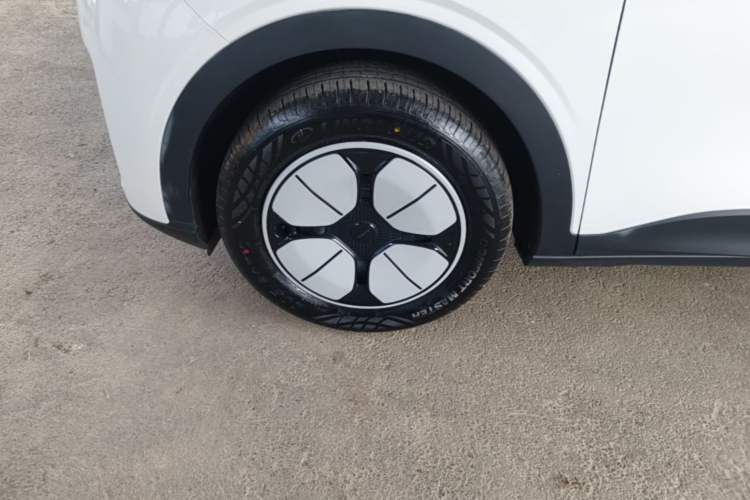 Used Geely Galaxy Geome 2025 310km Youth Edition Left Front Wheel Hub