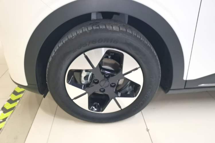 Used Geely Galaxy Geome 2025 UP 410km Exploration Edition Left Front Wheel Hub