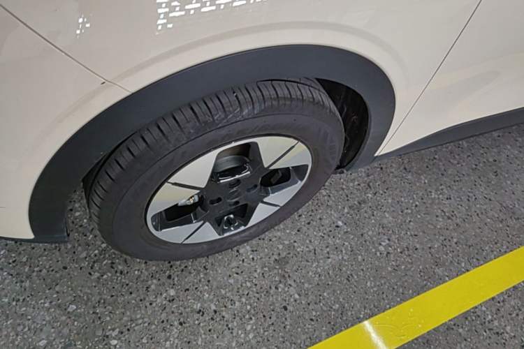 Used Geely Galaxy Geome 2025 310km Dream Edition Left Front Wheel Hub
