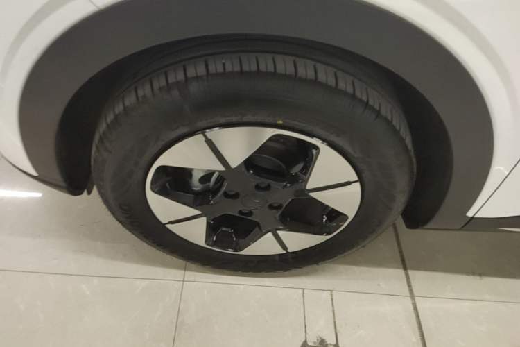 Used Geely Galaxy Geome 2025 310km Dream Edition Left Front Wheel Hub