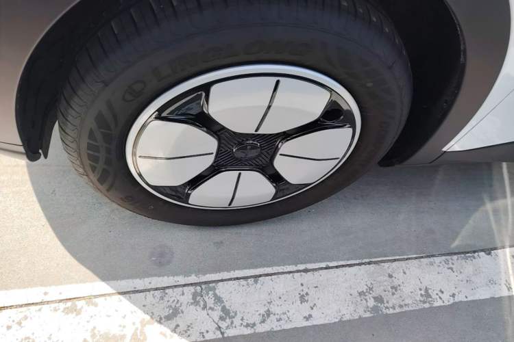 Used Geely Galaxy Geome 2025 310km Youth Edition Left Front Wheel Hub
