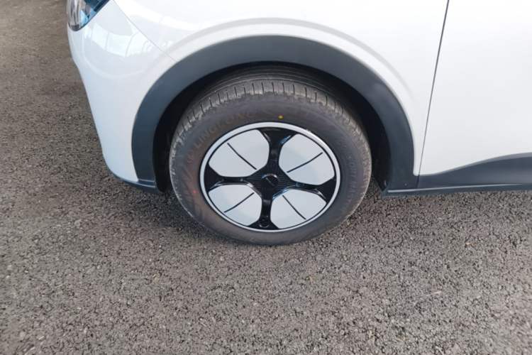 Used Geely Galaxy Geome 2025 310km Youth Edition Left Front Wheel Hub