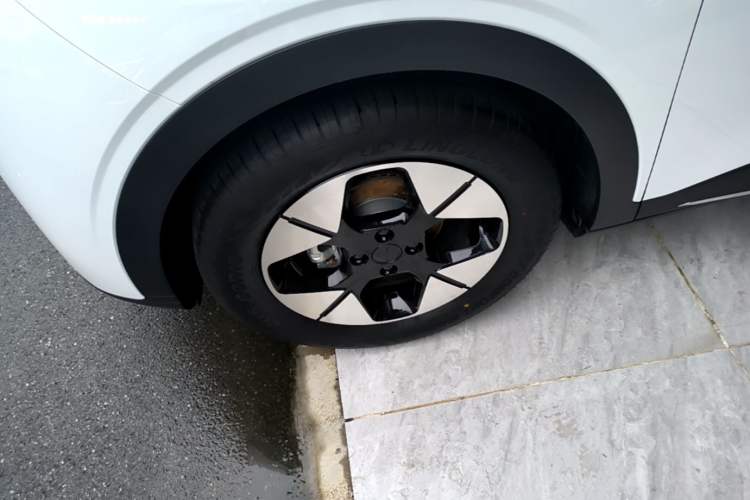 Used Geely Galaxy Geome 2025 UP 410km Exploration Edition Left Front Wheel Hub