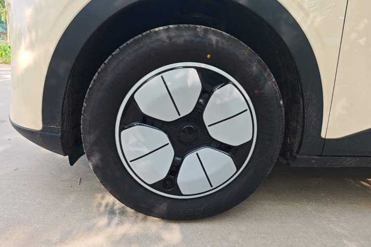Used Geely Galaxy Geome 2025 310km Youth Edition Left Front Wheel Hub