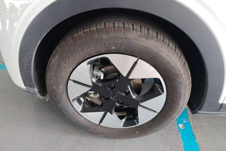 Used Geely Galaxy Geome 2025 UP 410km Exploration Edition Left Front Wheel Hub