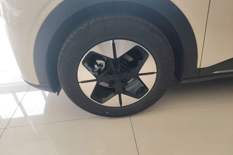 Used Geely Galaxy Geome 2025 UP 410km Exploration Edition Left Front Wheel Hub